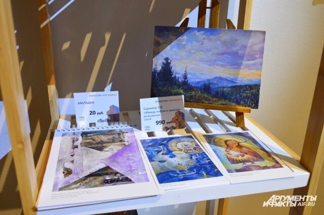    Помимо картин есть и немного сувенирки. Фото:  АиФ/ Анна Городкова
