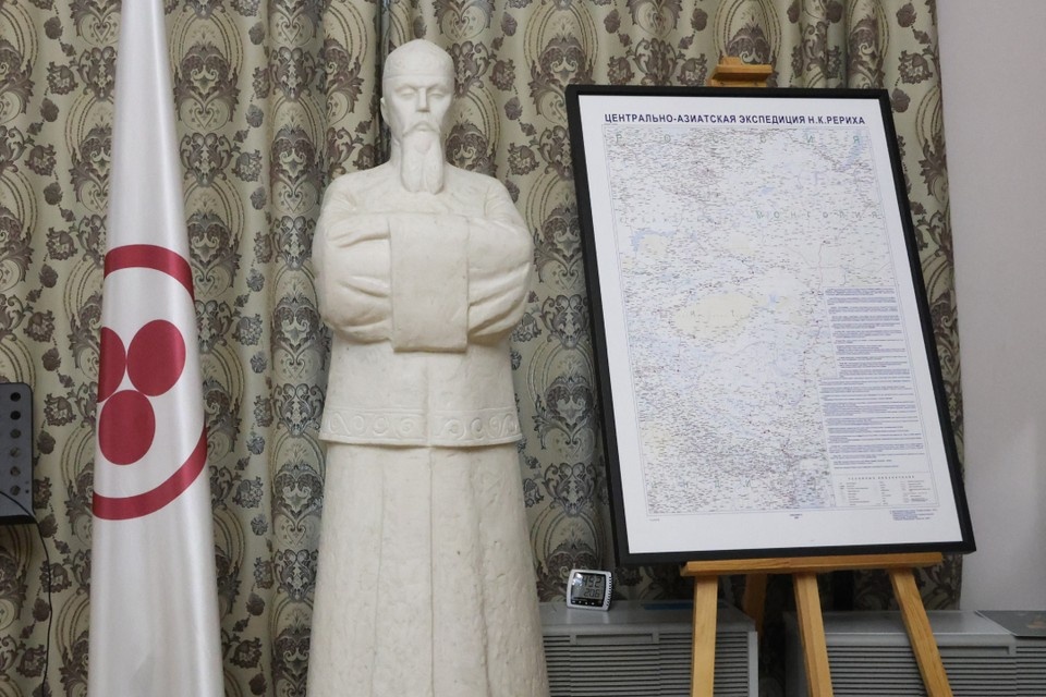    Николай Рерих прошел путь от росписи храмов до восточной мистики. Вероника ОВСЯННИКОВА