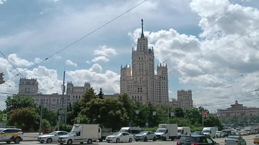 Вспоминая лето. Москва. Устьинский сквер - Устьинский проезд - Яузская улица - Высотка на Котельнической набережной. Перекрёсток эпох.