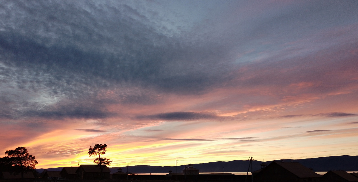 Закат на Ольхоне