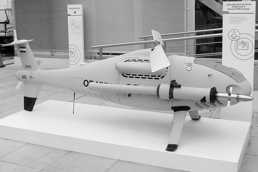 Картинка из свободных источников.  Вооруженный ракетами Siebel S-100 демонстрировался на Международном авиасалоне в Фарнборо, Англия, в июле 2008 года. Boeing объединился с австрийской компанией Schiebel, чтобы предложить этот популярный беспилотник вооруженным силам США.