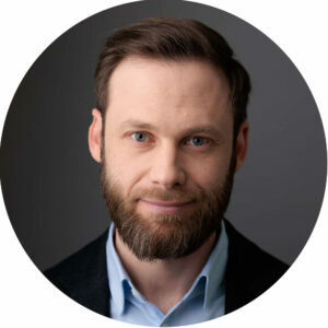 — По данным ЦБ, по итогам второго квартала 2024 года доля просроченной задолженности NPL 90+ снизилась до 31% (годом ранее ― 34%), что является минимальным уровнем с конца 2021 года. Также продолжается переориентирование рынка на сегмент среднесрочных Installment-займов: на них во втором квартале 2024 года в общем объеме выдачи пришлись 54%, в первом квартале 2024 года ― 49%, в четвертом квартале 2023 года ― 46%. Также в первом квартале 2023-го доля займов с ПДН более 80% в совокупном объеме выдачи составляла 30%, по итогам первого квартала 2024-го она снизилась вдвое, до 15%. Новый виток регулирования в части МПЛ приведет к усилению вышеуказанных тенденций, — приводит данные статистики генеральный директор Moneyman Александр Пустовит.