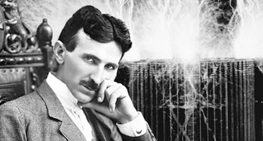 Никола Тесла. Источник фото: https://moscowteslaclub.ru/blog-tesla/blog-tesla/the-man-who-invented-the-twentieth-century-nikola-tesla/