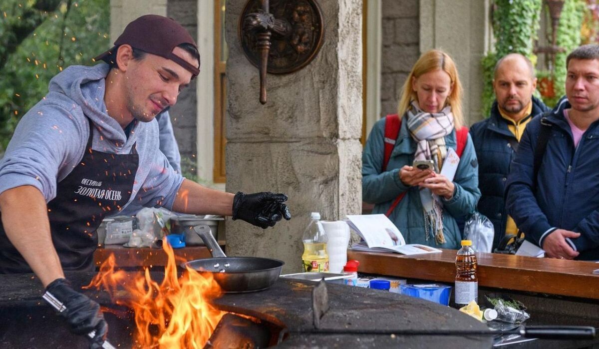     Повар. Источник: mos.ru Автор фото: Пресс-служба Мэра и Правительства Москвы