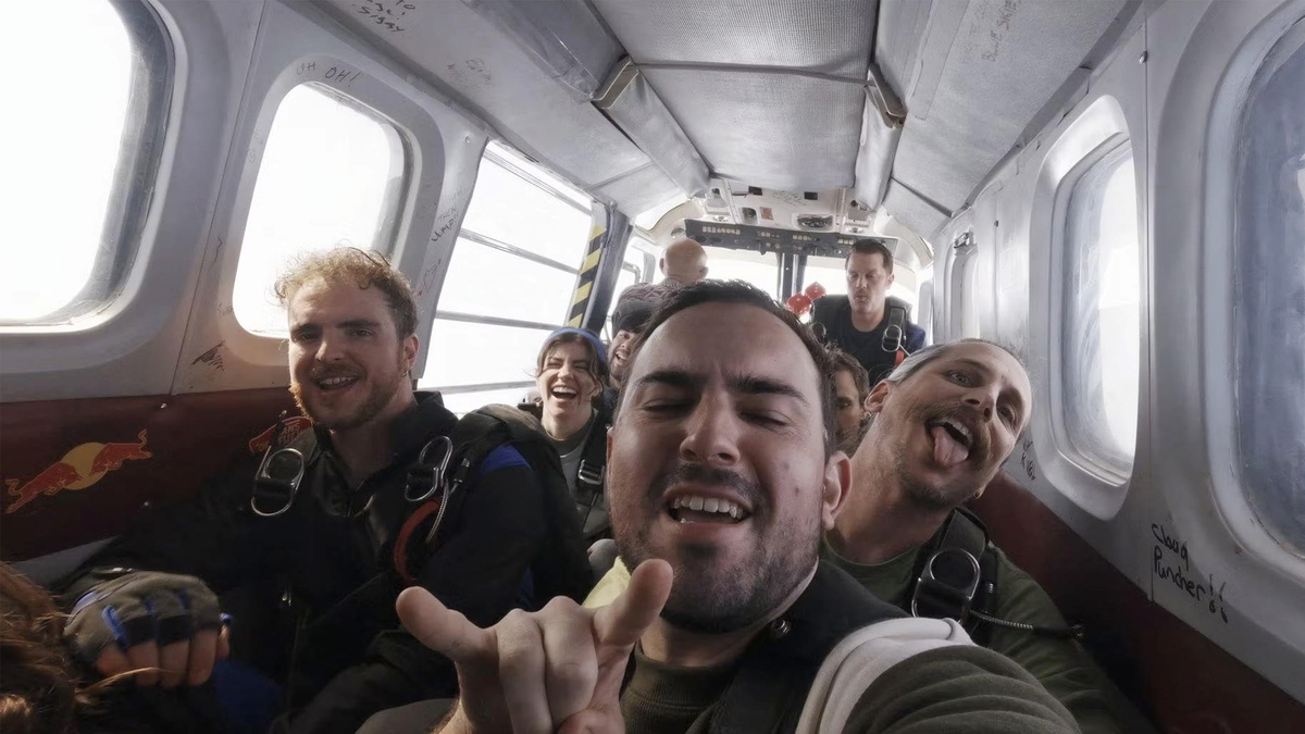 Кадр из фильма "За гранью З/Л/А"