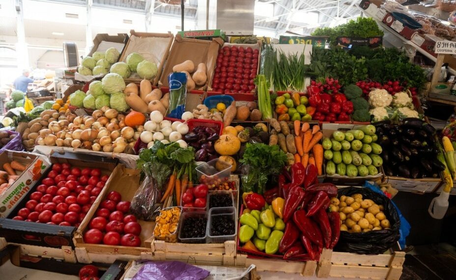    Многие овощи сейчас продают по хорошей цене. Фото: Юлия ПЫХАЛОВА