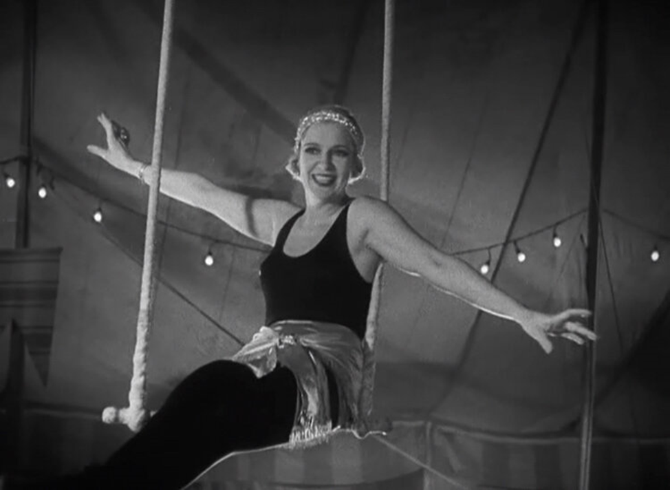 Ольга Бакланова в роли акробатки фильме «Уродцы» (1932) Мечта