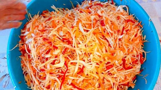 Салат витаминный. Салат из капусты с морковью. Легкий витаминный салат из свежей капусты корейской. Витаминный салат на зиму рецепт. Витаминный салат на зиму рецепт.