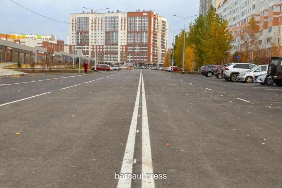    Новая дорога на участке улицы 65 лет Победы. Источник: barnaul.org