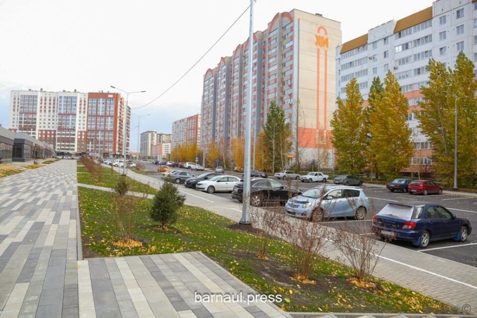    Новая дорога на участке улицы 65 лет Победы. Источник: barnaul.org