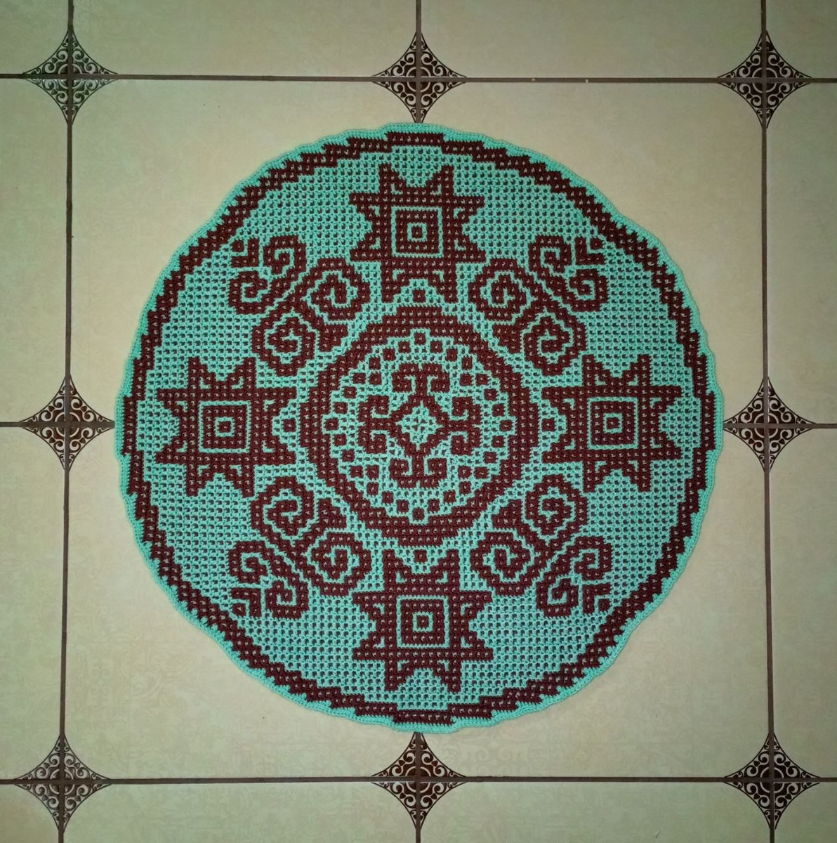 Вот такой круглый коврик получился для мастер-класса.