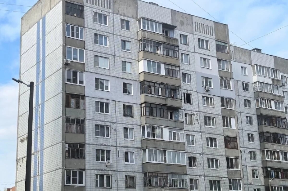    В Ярославле жильцы вернулись в разрушающуюся панельку