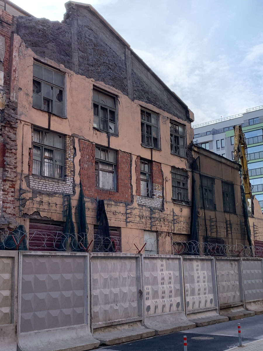 Здание канатного до реставрации, 2021 год (фото автора) 