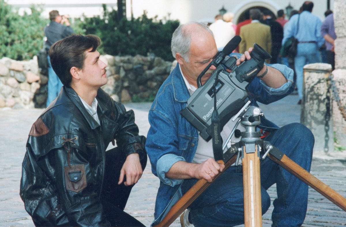 Великодержавный русский шовинист Игорь Гусев и буржуазный латышский националист Зигурд Ласманис снимают очередную культурно-просветительскую телепередачу «Клио».  Рига, 1994 год.