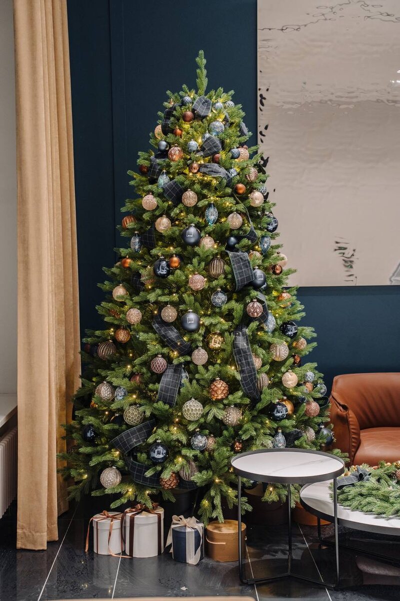 Выполнено декораторами Me Decor