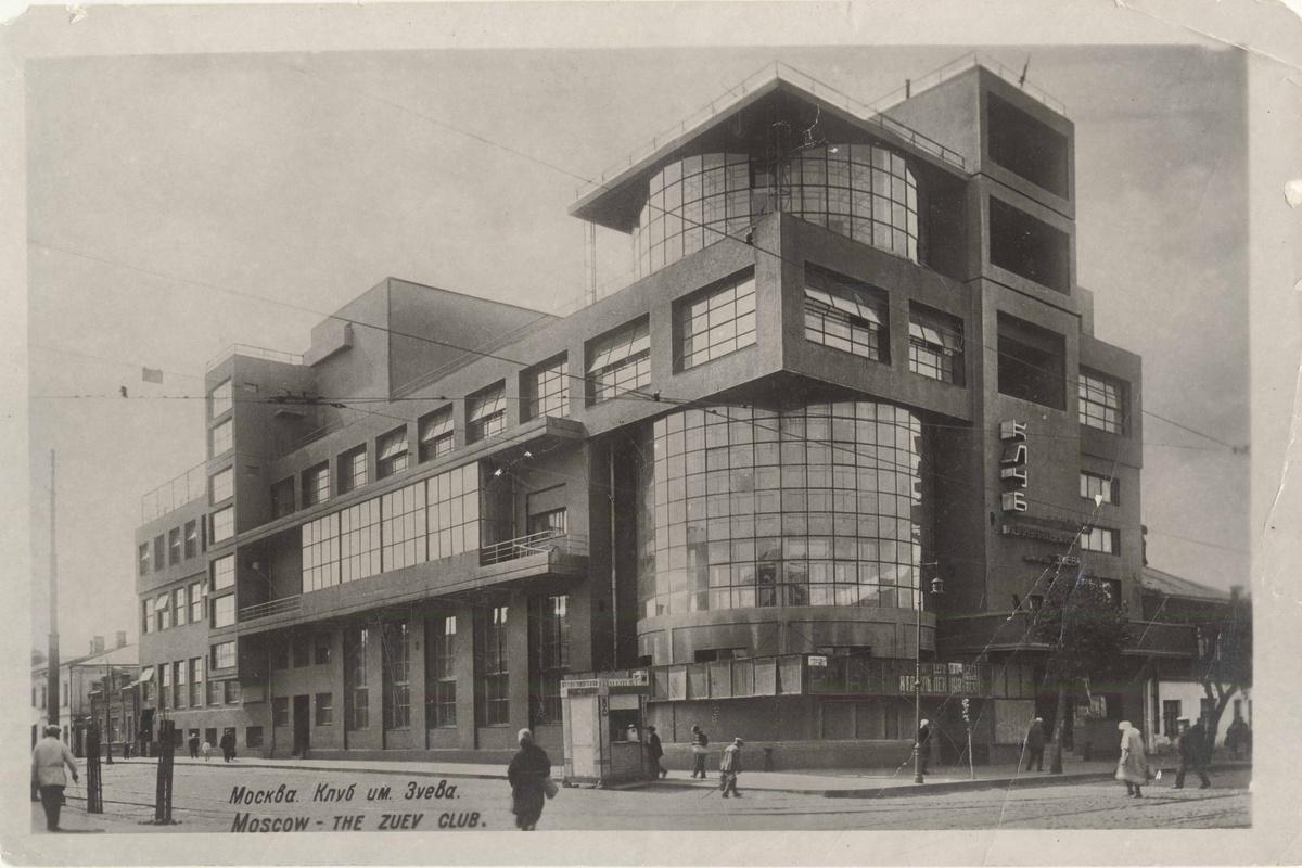 На фото: архивное фото здания Клуб им. Зуева