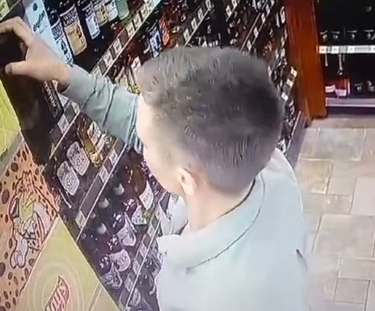    В Курске полиция разыскивает мужчину, подозреваемого в краже алкоголя из магазина