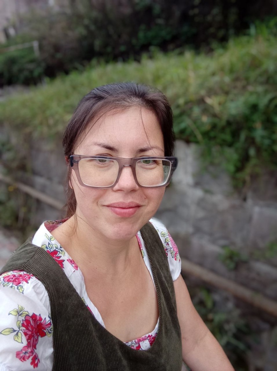 Спала мало, ела тоже. Зато ходила много. В результате похудела, одежда висит мешком. Цели такой не было, но я не в претензии - 75 кг таскать куда проще, чем 85.