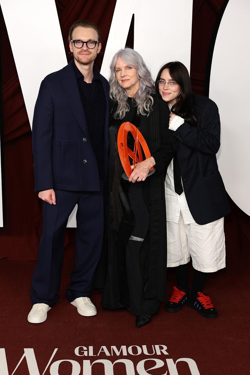 Dimitrios Kambouris / Getty Images for Glamour📷Билли Айлиш с братом Финнеасом и мамой Мэгги Бэрд
