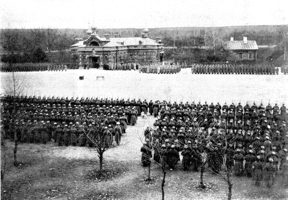 Осовец. Крепостная церковь. Парад по случаю вручения Георгиевских крестов.