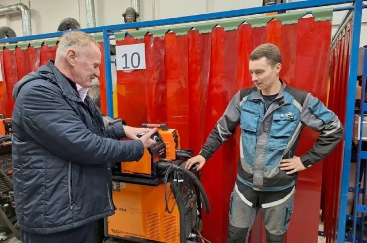    Отличники пошли в колледжи.