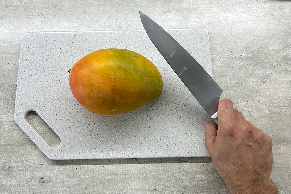    Не забудьте помыть манго перед употреблением! / Артур Дерунов/РГ