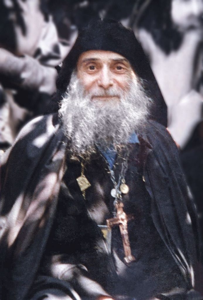 Преподобный Гавриил взял на себя подвиг юродства Христа ради. https://monastery.ru/bog-i-chelovek/kto-nauchitsya-lyubit-tot-i-budet-schastliv/