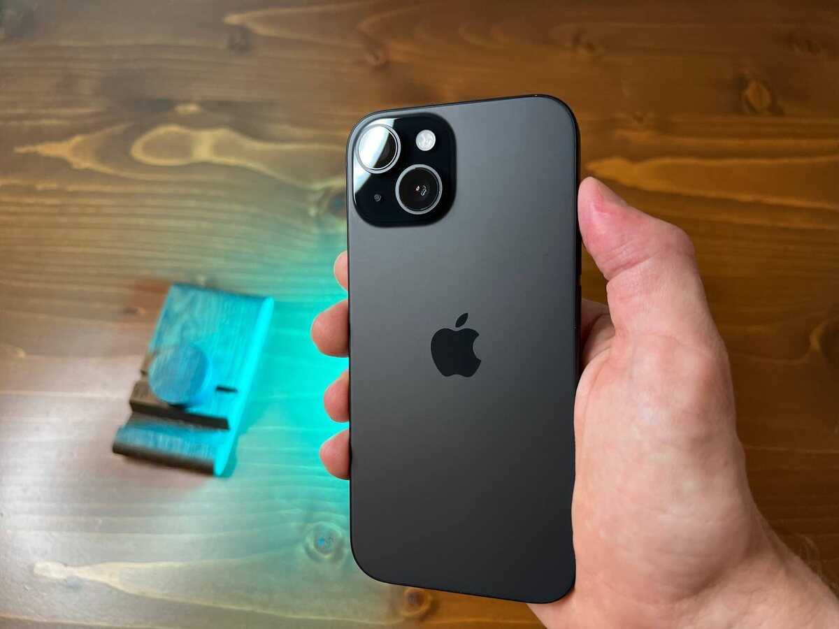 Важно чтобы не было следов падений, потертостей. Если такие присутствуют, стоит проверить Айфон по полной программе. 