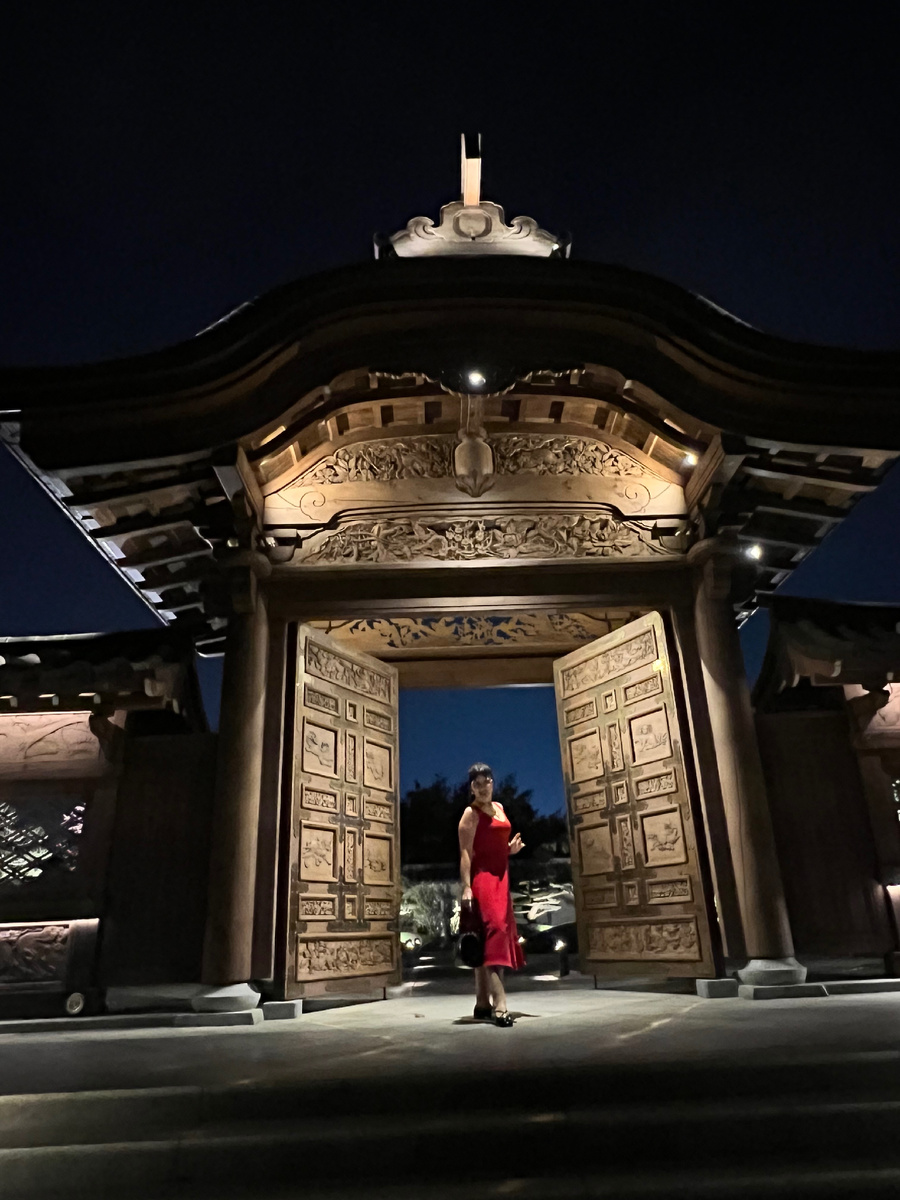 Волшебство , начиная с самого входа 