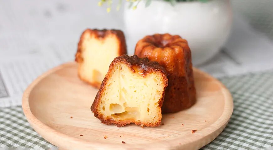   Канеле с традиционным кексом имеет мало общего, несмотря на внешнее сходство (Shutterstock/FOTODOM)