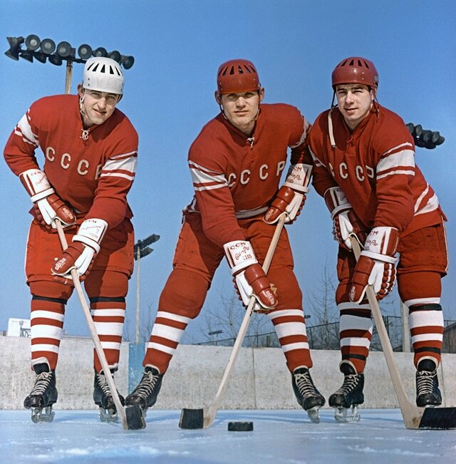    Тройка нападающих сборной команды СССР по хоккею: Борис Михайлов, Владимир Петров и Валерий Харламов (ЦСКА). Фото:  РИА Новости/ Дмитрий Донской