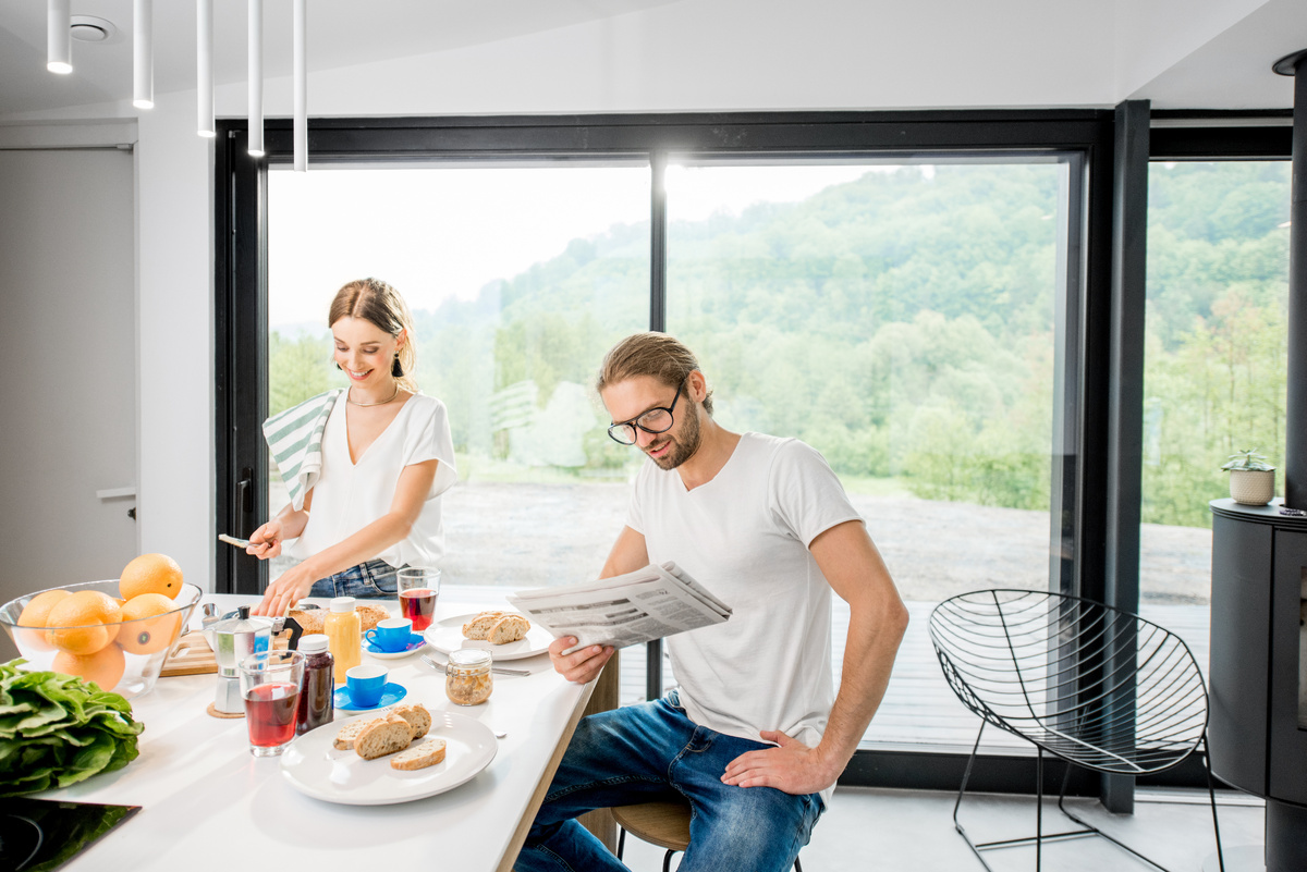 Для кухни в летнем доме лучше использовать МДФ с качественной защитной пленкой