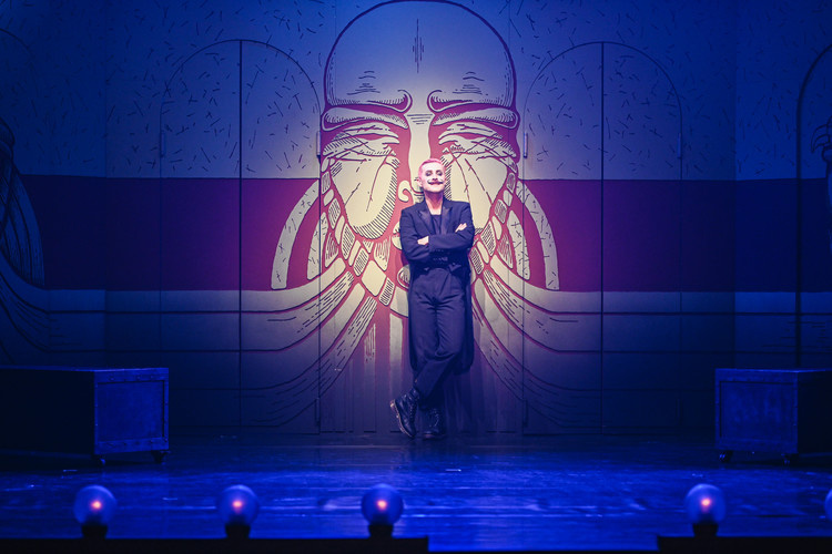 Декорации спектакля. Фото: официальный сайт Театра на Таганке