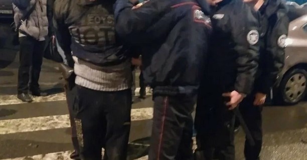 На фото задержание преступника