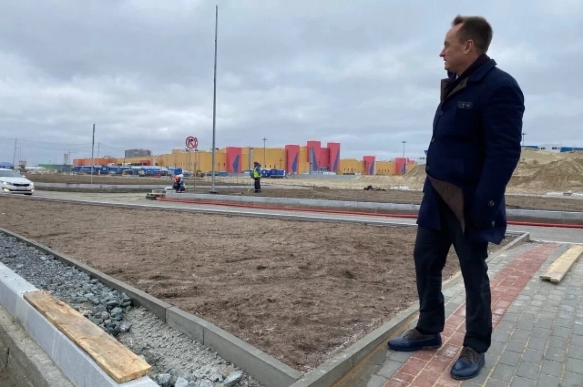    Глава города держит возведение объекта на контроле.