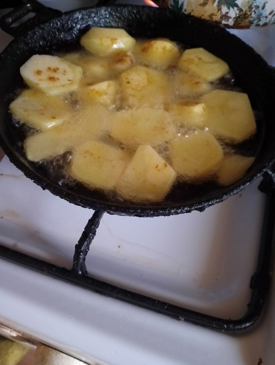 Жарится картофель фото из личного архива 