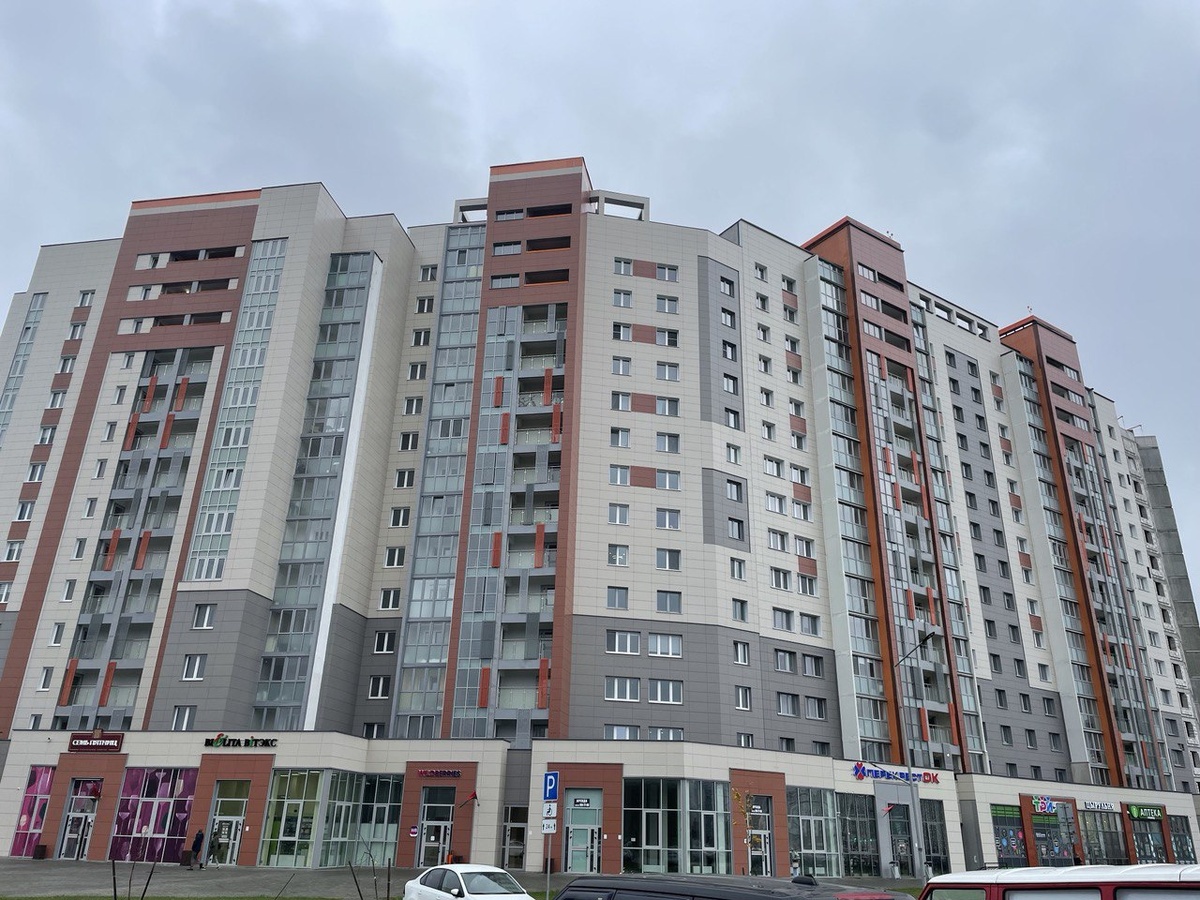 Просто фото многоэтажного дома