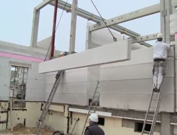 Если хотите построить долговечный дом из газобетона, то только с панельными или закладными стенами. Несущий газоблок тут не работает