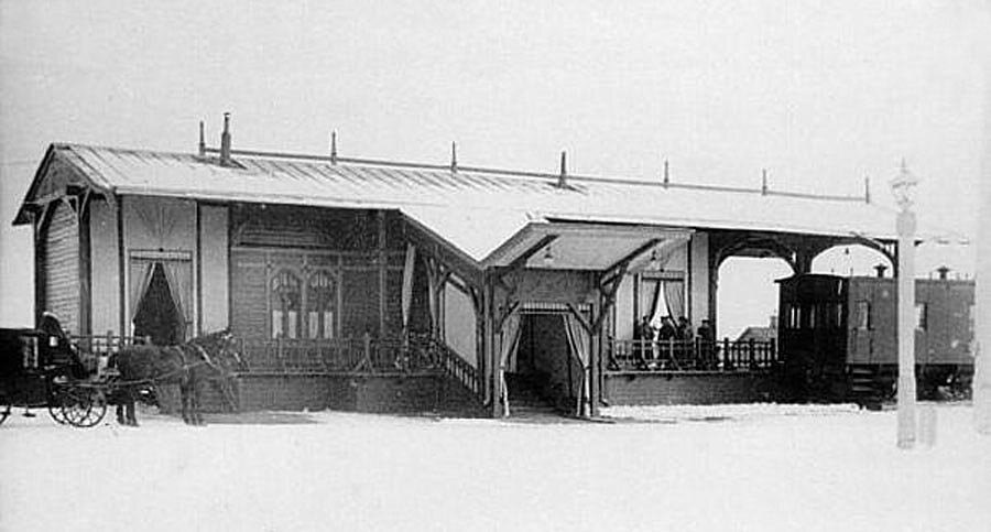 Архив. Первый деревянный императорский вокзал в Царском Селе (современный адрес: город Пушкин, Академический проспект)