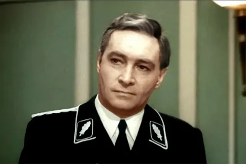 Вячеслав Тихонов в роли Штирлица.