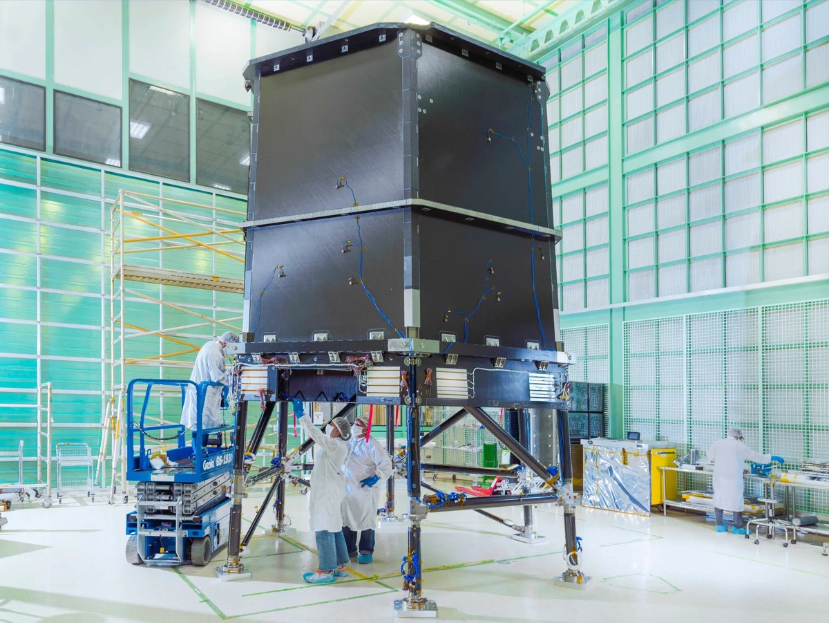 Конструкция Outer Barrel Assembly, которая будет окружать и защищать космический телескоп Nancy Grace Roman от рассеянного света, который может помешать наблюдениям.    
 Источник: NASA / Chris Gunn  📷
