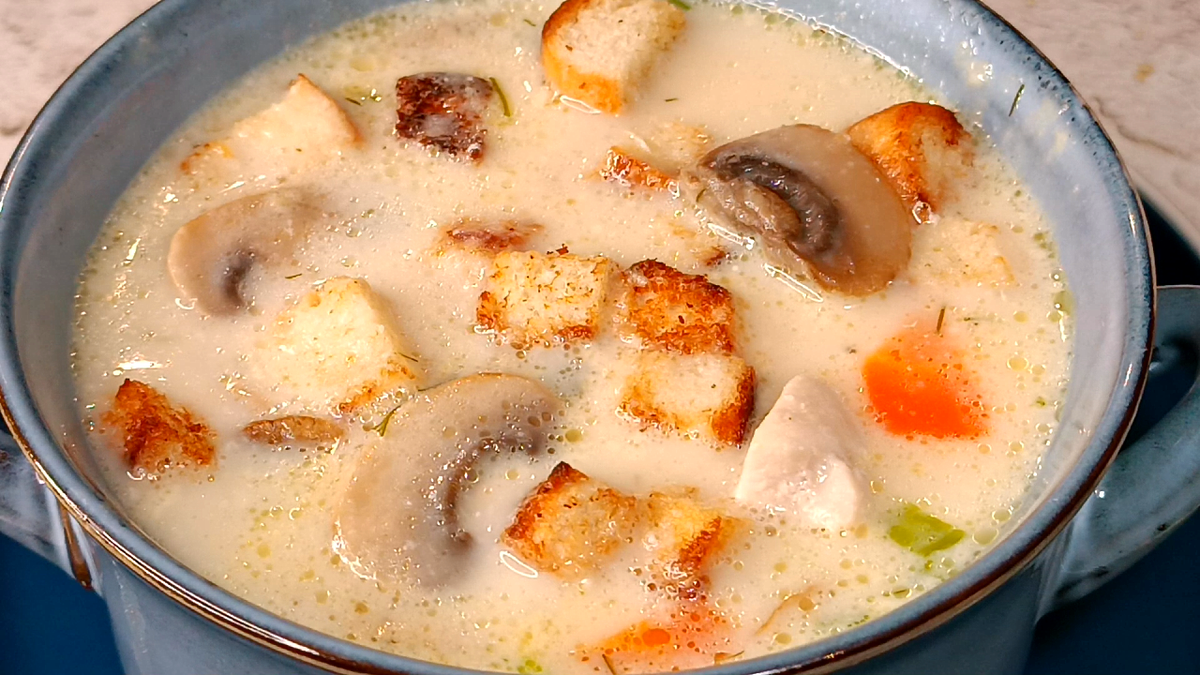 Грибной суп с курицей и плавленым сырком