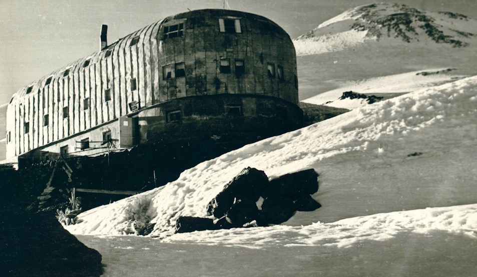 Вот он - этот удивительный приют. Фото середины XX-го столетия.