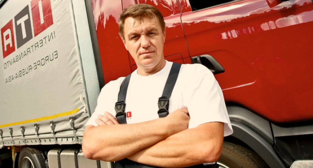 - Я в рейс, а ты лети, пти-и-чка, - муж наблюдал за женой, понимая, что та намыливается на свидание