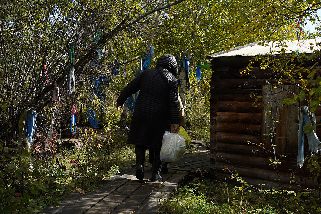 После процедур обязательно тепло одеваются.Фото Бориса Слепнева 
