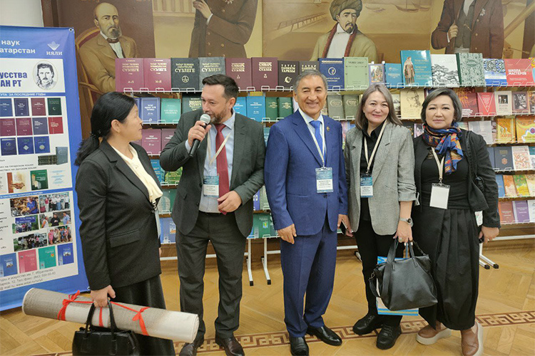    На форуме ученые призвали объединить усилия по изучению тюркских языков.   
Фото: Альфред Мухаметрахимов