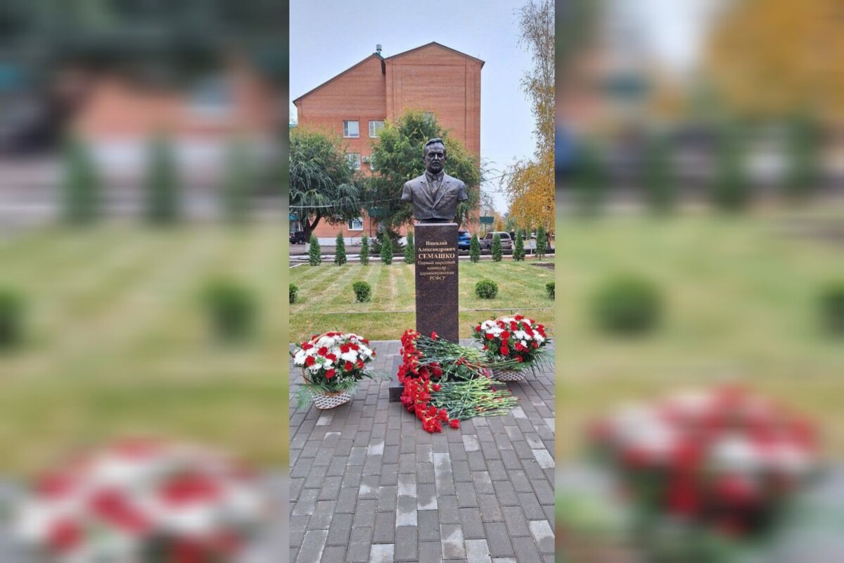    На территории Бузулукской больницы скорой медпомощи открыли бюст Николаю Семашко Кристина Просвиркина