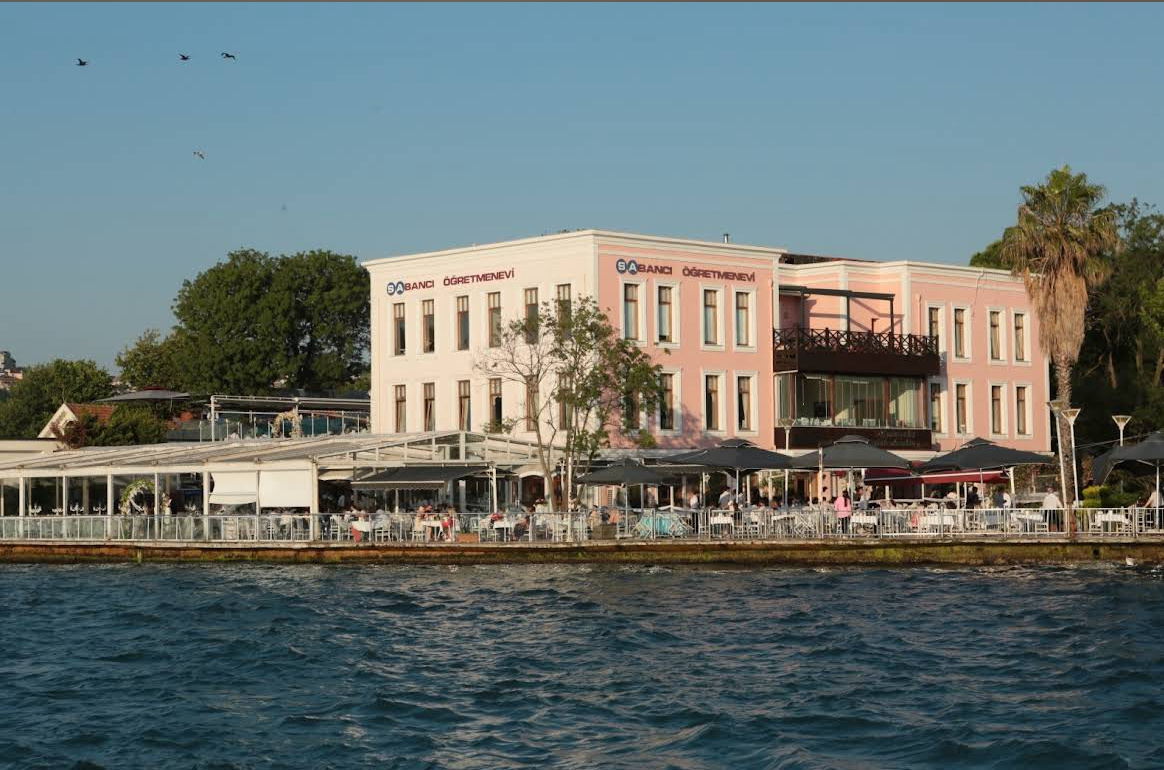 Sabancı öğretmen evi - «Дом учителей» в Стамбуле, район Бейкоз