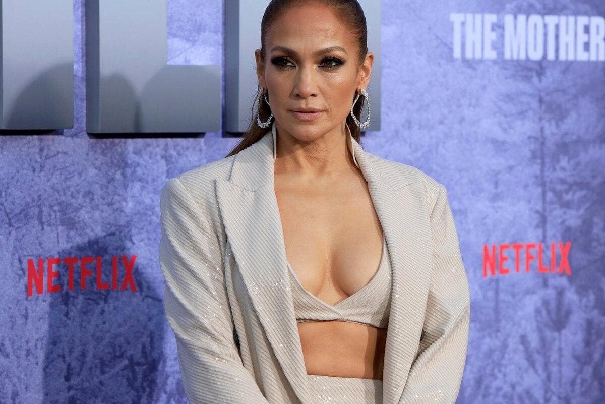    Дженнифер Лопес. Copyright (c) 2023 Kathy Hutchins/Shutterstock.