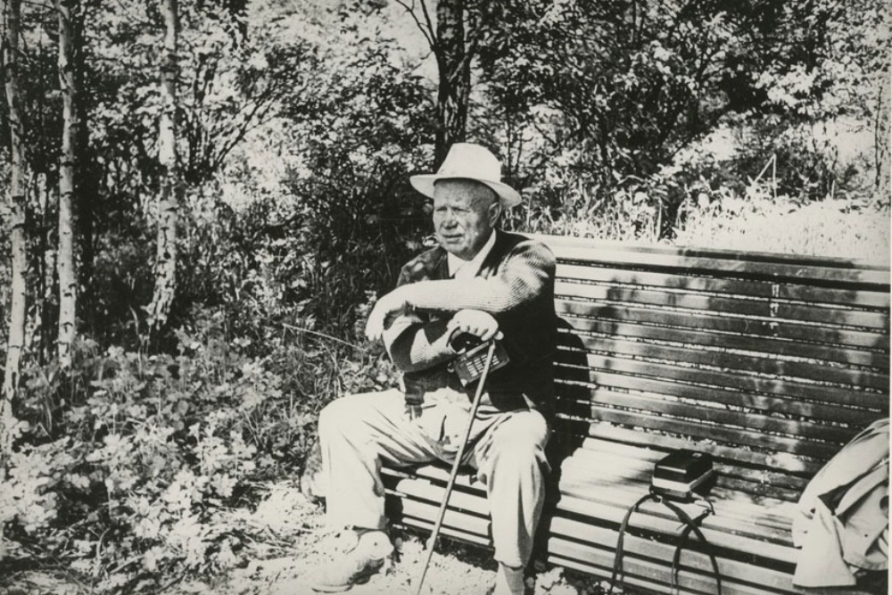    На недобровольной пенсии у Никиты Сергеевича было о чем подумать. Ведь дел наделал он немало... / РГАСПИ